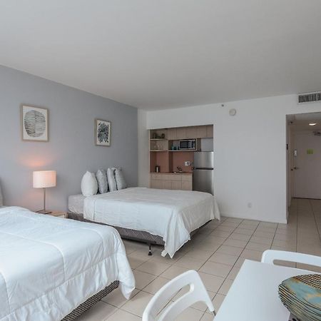 Castle Beach Suites By Vacation Media Miami Beach Exterior photo