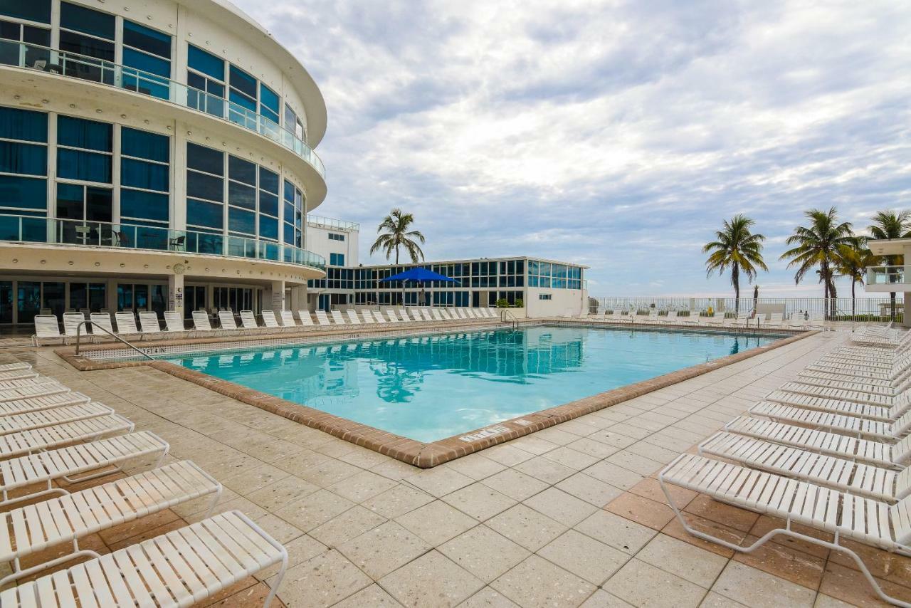 Castle Beach Suites By Vacation Media Miami Beach Exterior photo